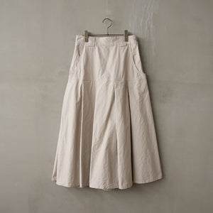 LIP CLOTH FLARE TUCK SKIRT
