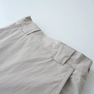 LIP CLOTH FLARE TUCK SKIRT