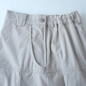 LIP CLOTH FLARE TUCK SKIRT