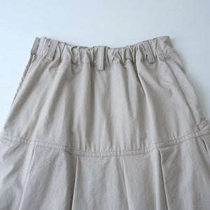LIP CLOTH FLARE TUCK SKIRT
