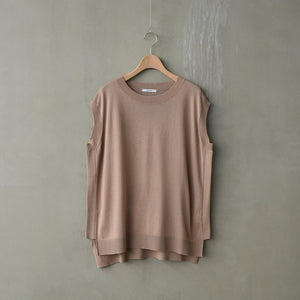 NO SLEEVE KNIT