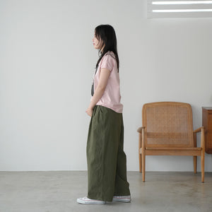 LIP CLOTH THREE TUCK WIDE PANTS