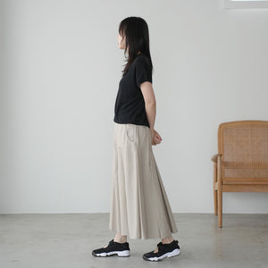 LIP CLOTH FLARE TUCK SKIRT