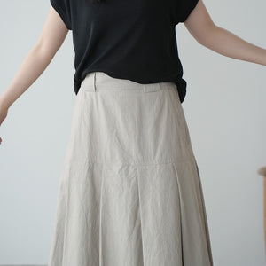 LIP CLOTH FLARE TUCK SKIRT