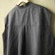 NO SLEEVE CACHECOEUR BLOUSE